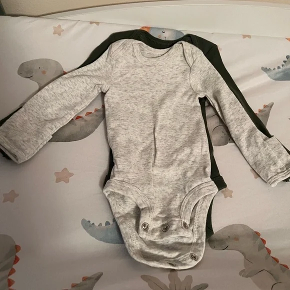 Carter’s Long Sleeve One Piece Set - Green, Gray, and Navy - Picture 5 of 6